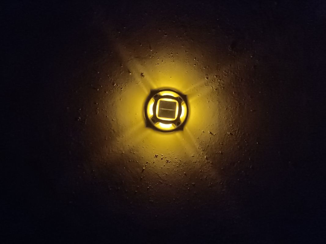 Fahrstraßen-führte drahtlose Solardock-Licht-Runde Markierung im Freien für Gehweg 110*22.5 Millimeter