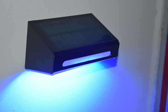 RGB wechselnde wasserdichte Wandleuchte LED Gartenleuchte Solarzaunlampe Docklampe Solar Außenlicht