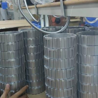 Solar-Straßenstangen mit verschiedenen LED-Lichtfarben für eine verbesserte Straßensicht