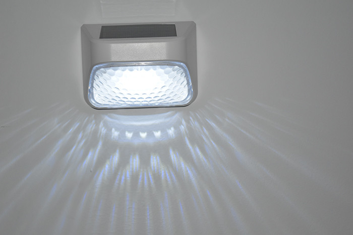 100g Solarzaunlicht Schwarz ABS PMMA Warm Weiß RGB 20Lumens Wasserdicht IP65 4,5 Stunden Aufladen