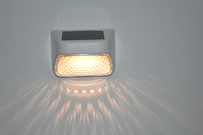 100g Solarzaunlicht Schwarz ABS PMMA Warm Weiß RGB 20Lumens Wasserdicht IP65 4,5 Stunden Aufladen