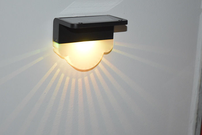 Außenwasserdichtes Solargartenzaunlicht Mehrfarbige Solar-Led-Tor-Säulenlicht für den Garten