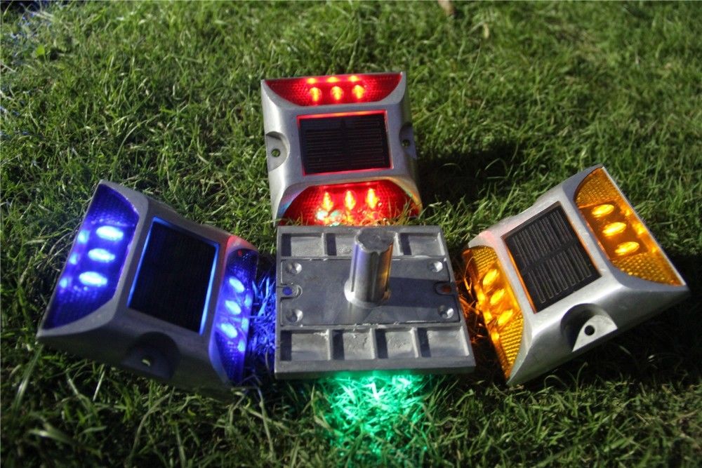 Weiß/Gelb/Rot/Bule/Grün solarbetriebene Straßenmarker für extreme Temperaturen