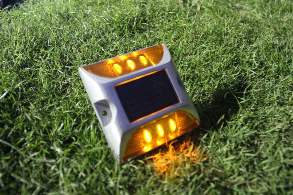 Weiß/Gelb/Rot/Bule/Grün solarbetriebene Straßenmarker für extreme Temperaturen