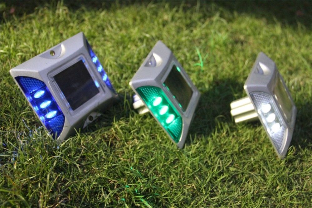 Straßengerechte Solar-LED-Straßenstangen Schwere Aluminiumlegierung Konstruktion für alle Jahreszeiten