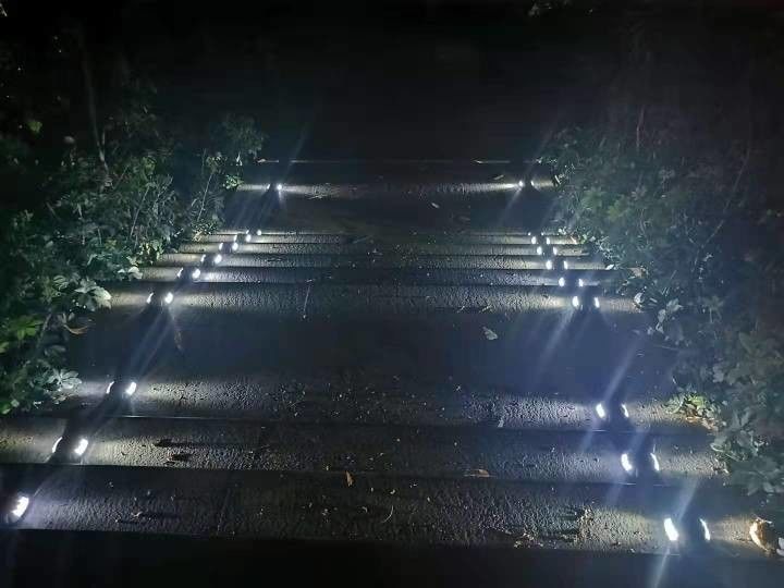 Horseshoe Aluminium Guss Schal Solar Straßenstange Lichter Marker Hochstoßbeständigkeit LED Straßenstange