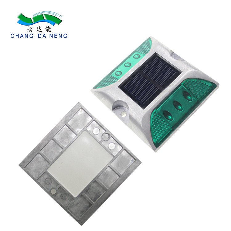 Straßenbau Solar-Straßenstangen mit Arbeitszeit ≥ 100h und IP68-Wasserdichte in Weiß/Gelb/Rot/BULE/GRÜN